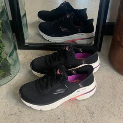 Skechers slip-ins med fremragende stødabsorbering