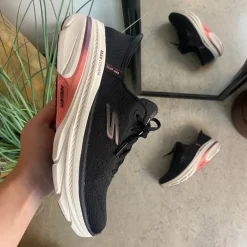 Skechers slip-ins med fremragende stødabsorbering