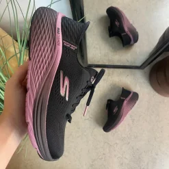 Skechers slip-ins med Max Cushion sål