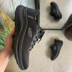 Skechers slip-ins til herre med svangstøtte