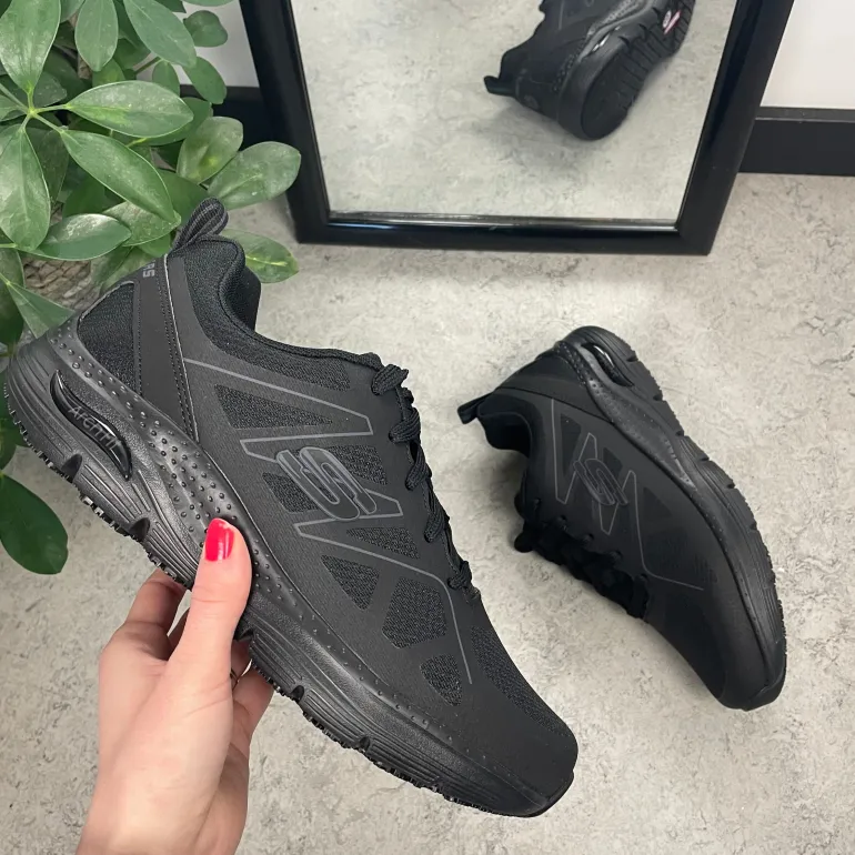 Skechers work sko i sort med svangstøtte