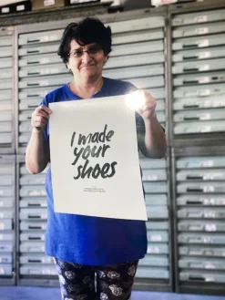 Sko med velcro og bred pasform og regulerbar hælrem