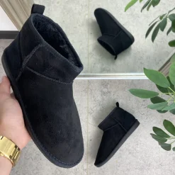 Sort bamsestøvle med blødt foer og kort skaft