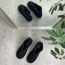 Sort bamsestøvle med blødt foer og kort skaft