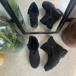 Sort damestøvle med varmt for og lynlås