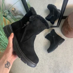 Sort damestøvle med varmt for og lynlås