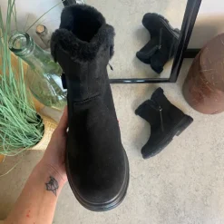 Sort damestøvle med varmt for og lynlås