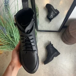 Sort Green Comfort snørestøvle med spænde