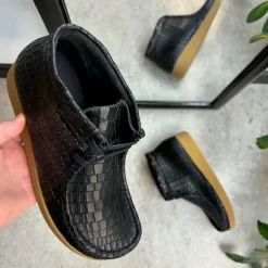 Sort krokodillemønstret støvlet i skind fra Nature