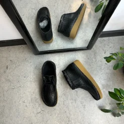 Sort krokodillemønstret støvlet i skind fra Nature