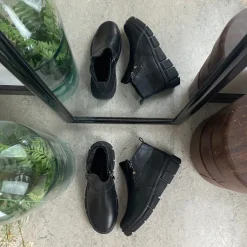 Sort læder ankelstøvle med for og dobbelt lynlås