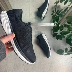 Sort letvægts sko fra MBT