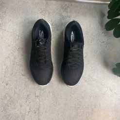 Sort letvægts sko fra MBT