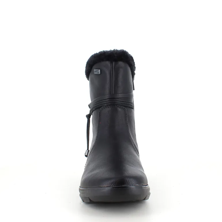 Sort Rieker støvle med elegante detaljer