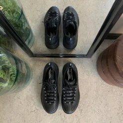Sort Skechers med glat skind overflade