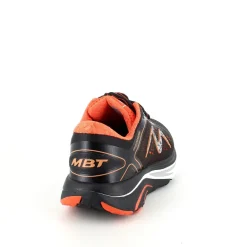 Sort sko fra MBT med fede orange detaljer