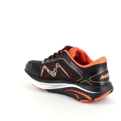 Sort sko fra MBT med fede orange detaljer