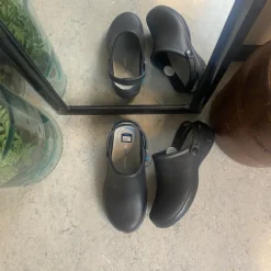 Sort skridsikker clog træsko