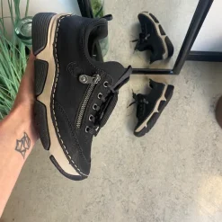 Sort sneakers fra Rieker med god stødabsorbering