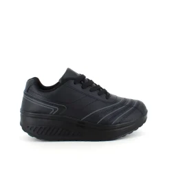 Sort sportssko med svangstøtte og gængesål.