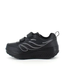 Sort sportssko med velcrolukning og gængesål.