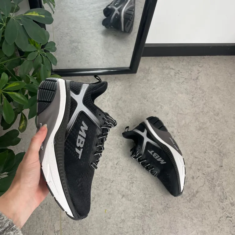 Sort stødabsorende sko fra MBT, MBT Z-3000