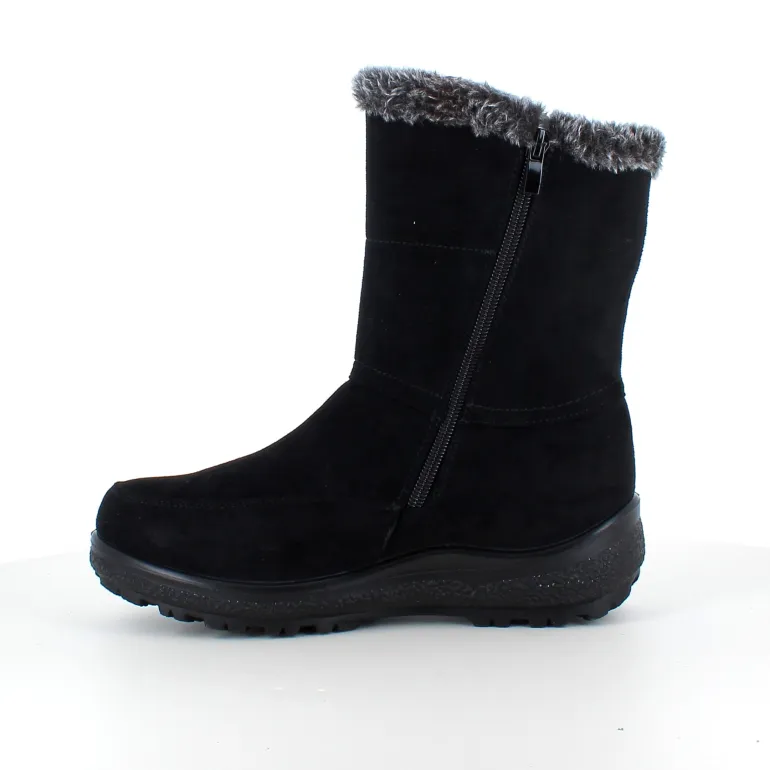 Sort støvle med fin pelsdetalje.