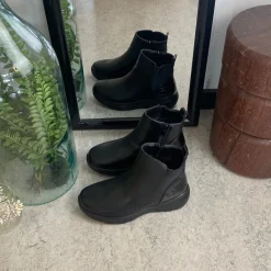 Sort støvle med lynlås