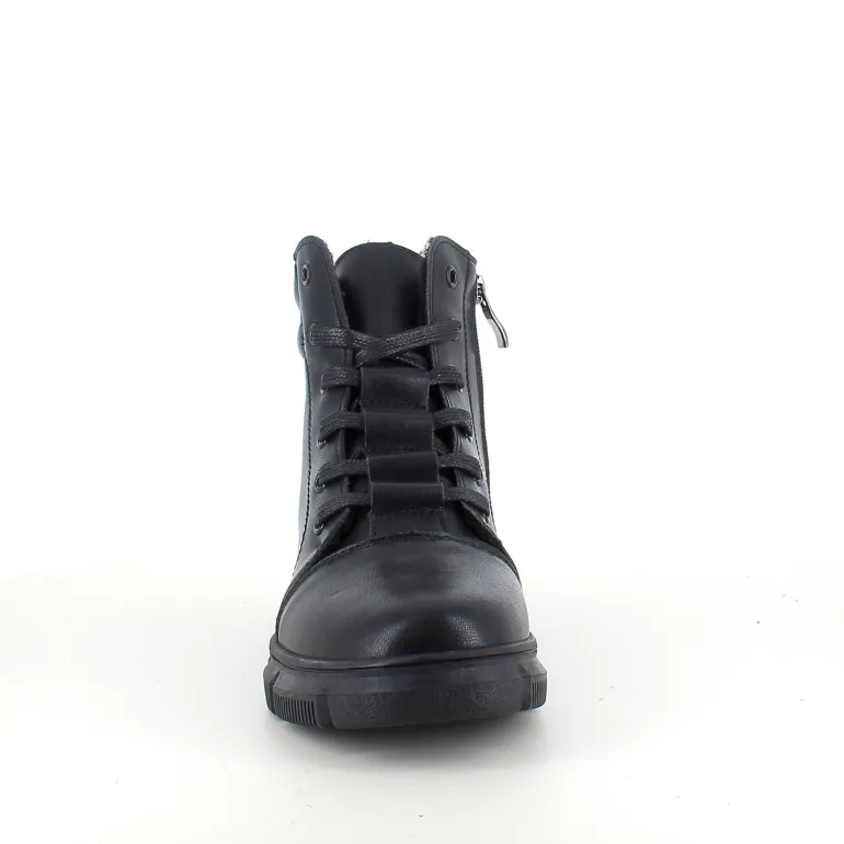 Sort støvle med stødabsorberende sål