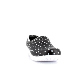 Sort træsko med polkaprikker og kap