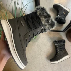 Sort vandtæt vinterstøvle fra Mols med pels kant