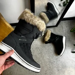 Sort vandtæt vinterstøvle fra Whistler med pels kant