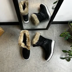 Sort vandtæt vinterstøvle fra Whistler med pels kant