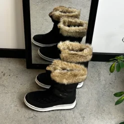 Sort vandtæt vinterstøvle fra Whistler med pels kant