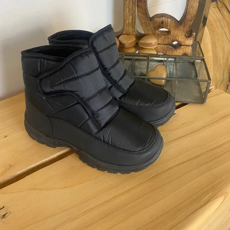 Sort vatteret støvle med velcroåbning