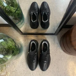 Sorte herresko, lette at træde i.