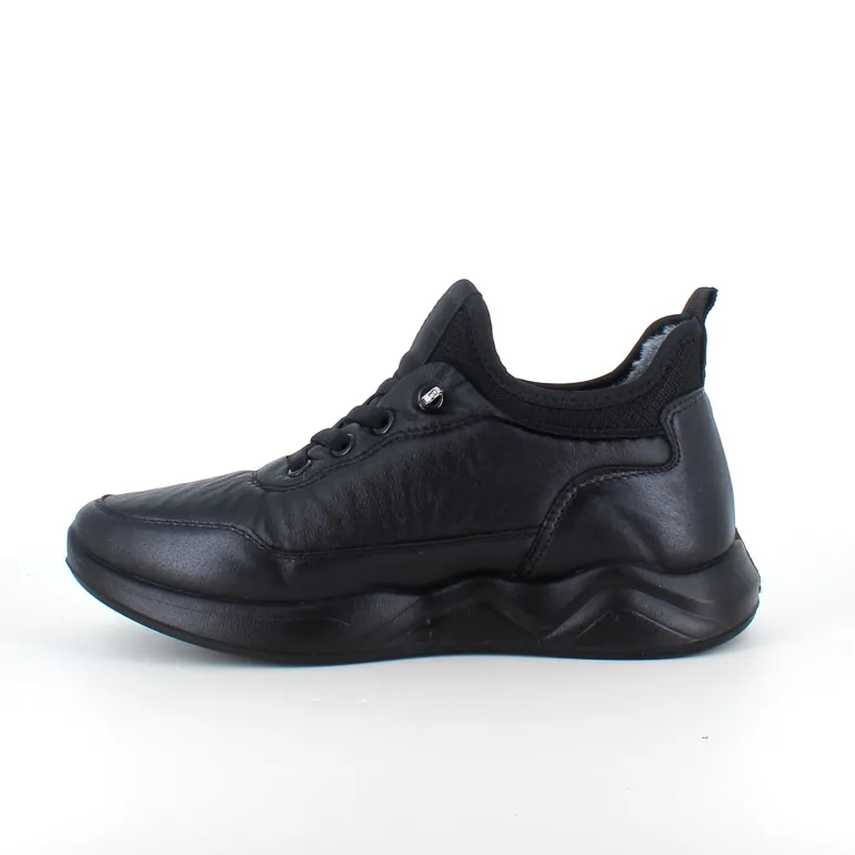 Sorte herresko, lette at træde i.