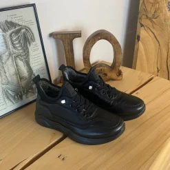 Sorte herresko, lette at træde i.