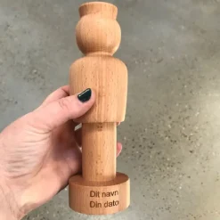 Sundhedspersonale i bøgetræ kort kittel med gravering