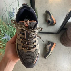 Taupe vandresko med stødabsobering fra CMP