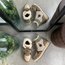 Taupe vinterstøvle med snørebånd