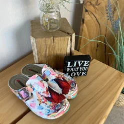 Træsko med sommerfugleprint