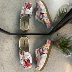Træsko med sommerfugleprint