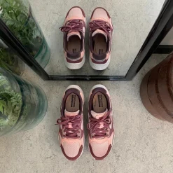 Ultra let sko fra Skechers ned nasser af stødabsorbering