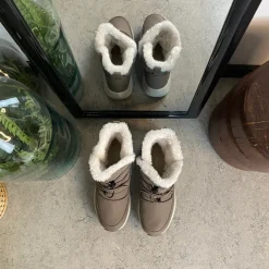 Vandafvisende beige vinterstøvle fra CMP med elastiksnøre