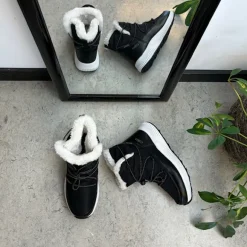 Vandafvisende sort vinterstøvle fra CMP med elastiksnøre