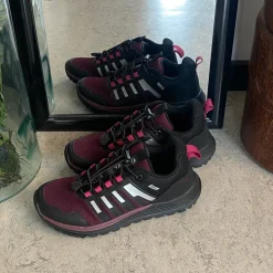 Vandtæt dame vandresko i bordeaux fra Green Comfort