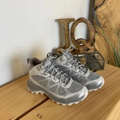 Vandtæt Merrell vandresko med åndbart mesh og stiv gænge