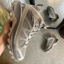 Vandtæt Merrell vandresko med åndbart mesh og stiv gænge