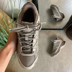 Vandtæt Merrell vandresko med åndbart mesh og stiv gænge